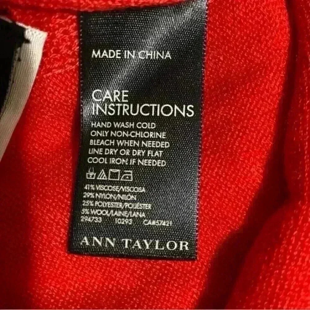 Ann Taylor Women’s One Size Red Beige Colorblock Knit Scarf Extra Long NWT